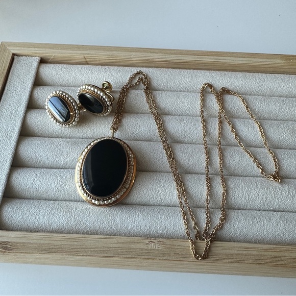 Vintage 12k Gold Filled Necklace and Screw Back Earrings with black beads - Picture 8 of 11